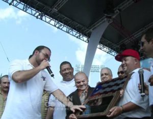 El Gran Combo's Paleco receiving a plaque