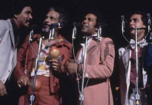 In the original "Fania All Stars", all singers remained on stage to do coro throughout the concert!