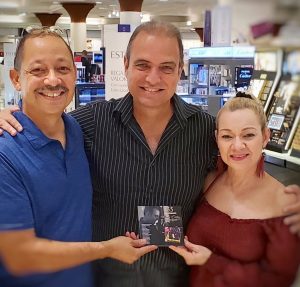 Mario Ortiz Jr. con Hector Aviles e Ivonne Bruno
